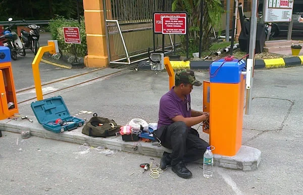 Best Driveway Gate Opener with Maxwell Doors